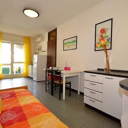 Tritone Apartament *